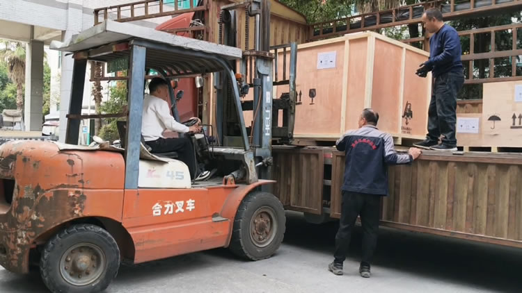 铝箔米兰·（milan）中国官方网站
装车发货